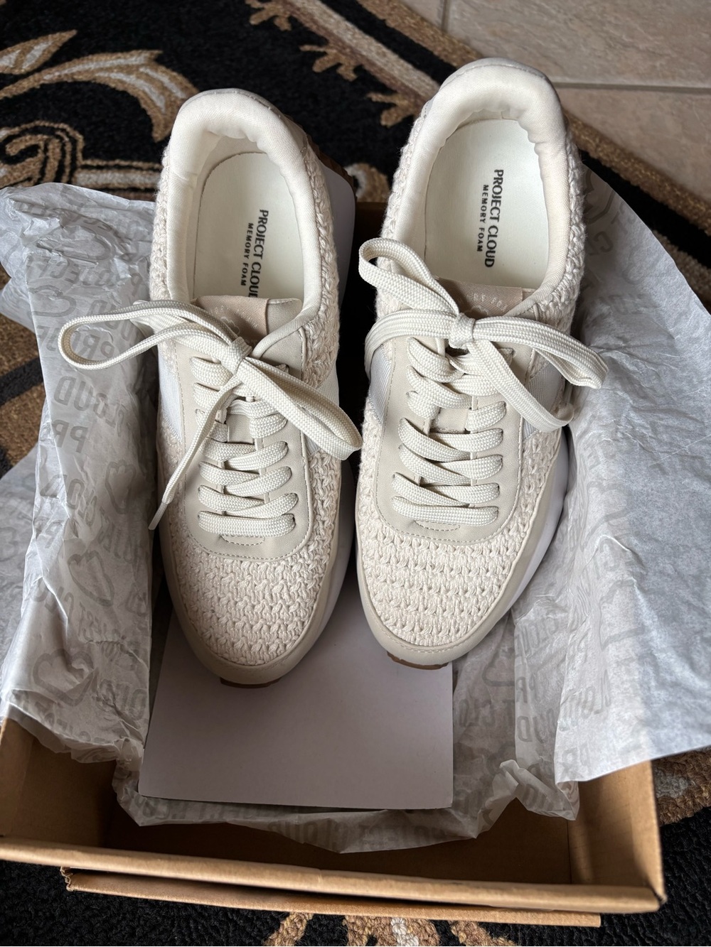 Project Cloud Women's Cream Knit Sneaker - Sz 9